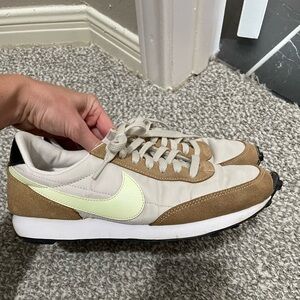 Nike Women’s Daybreak Sneaker